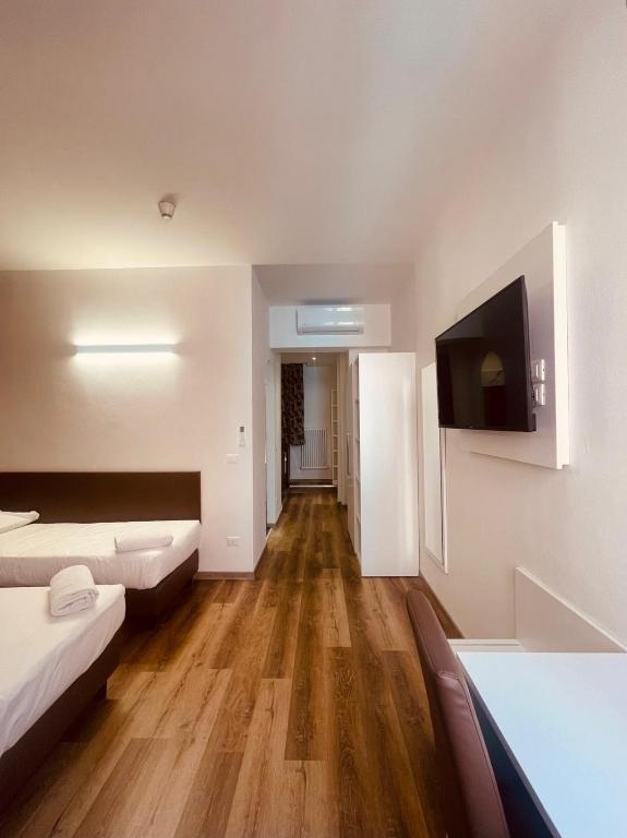 Hotel Holiday- Alla Finestrella - Resim 9