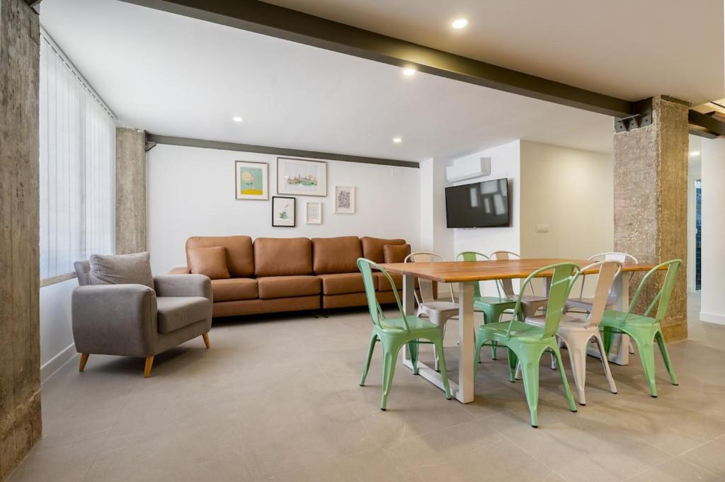 Buhaira suites, free parking and subway