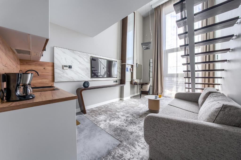 Kuchyňa alebo kuchynka v ubytovaní ApartamentyPrzyMorzu Marine***** apartament dwupoziomowy z widokiem na morze