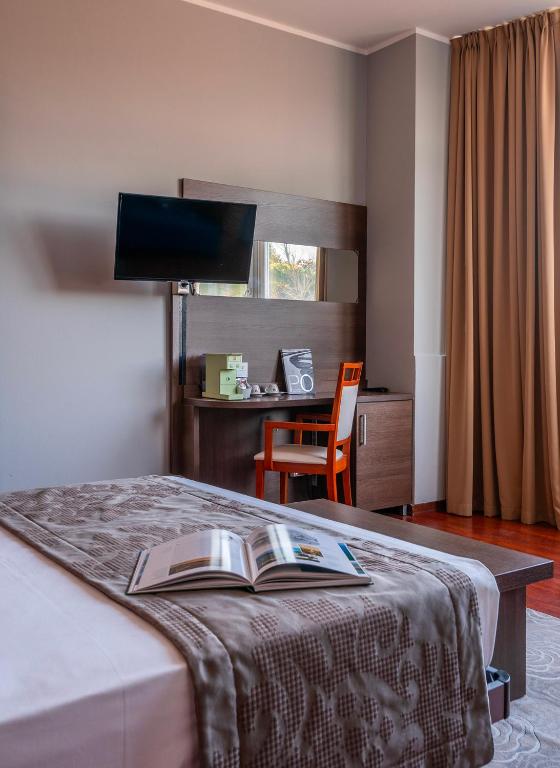 Postel nebo postele na pokoji v ubytování Hotel Formula Int. & Puravita SPA