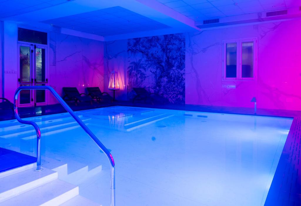 Bazén v ubytování Hotel Formula Int. & Puravita SPA nebo v jeho okolí