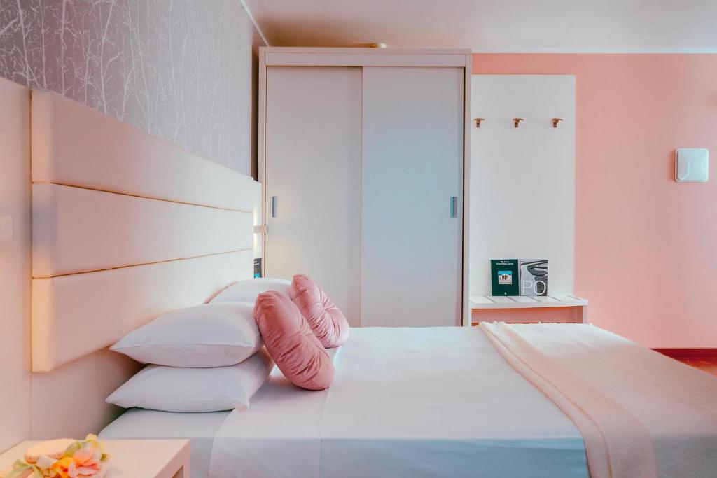 Postel nebo postele na pokoji v ubytování Hotel Formula Int. & Puravita SPA