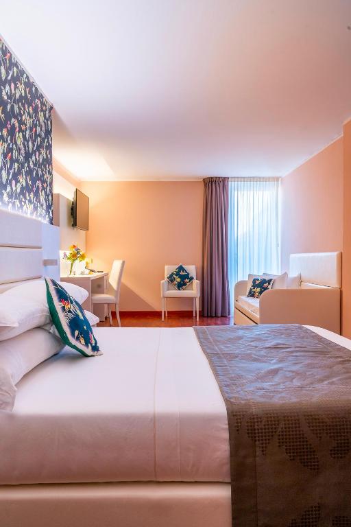 Postel nebo postele na pokoji v ubytování Hotel Formula Int. & Puravita SPA