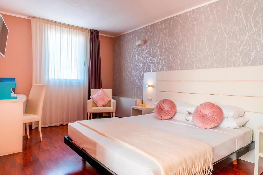 Postel nebo postele na pokoji v ubytování Hotel Formula Int. & Puravita SPA