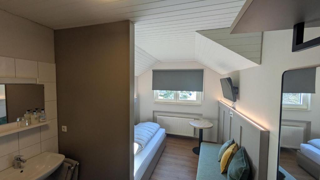 Postel nebo postele na pokoji v ubytování Landhotel Sonneneck - Breuna im Naturpark