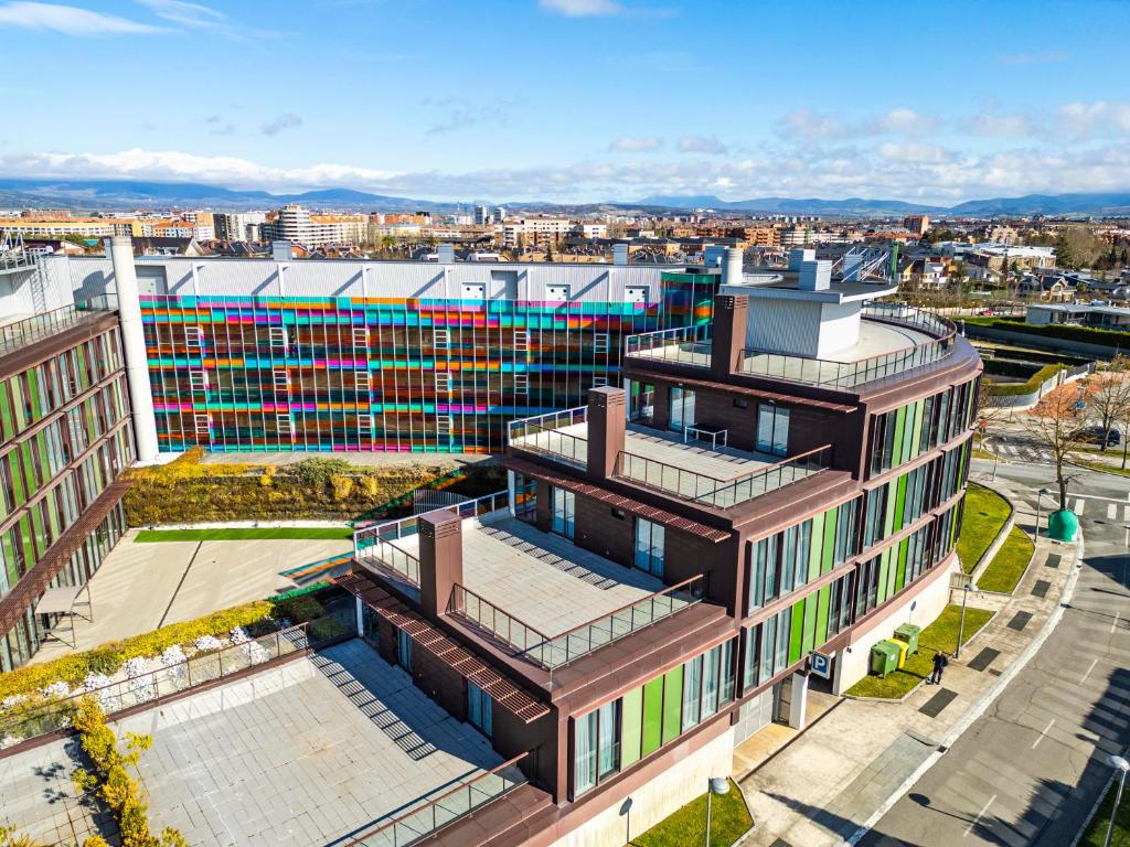 Výhľad na mesto Vitoria-Gasteiz alebo výhľad na mesto priamo z apartmánového hotela