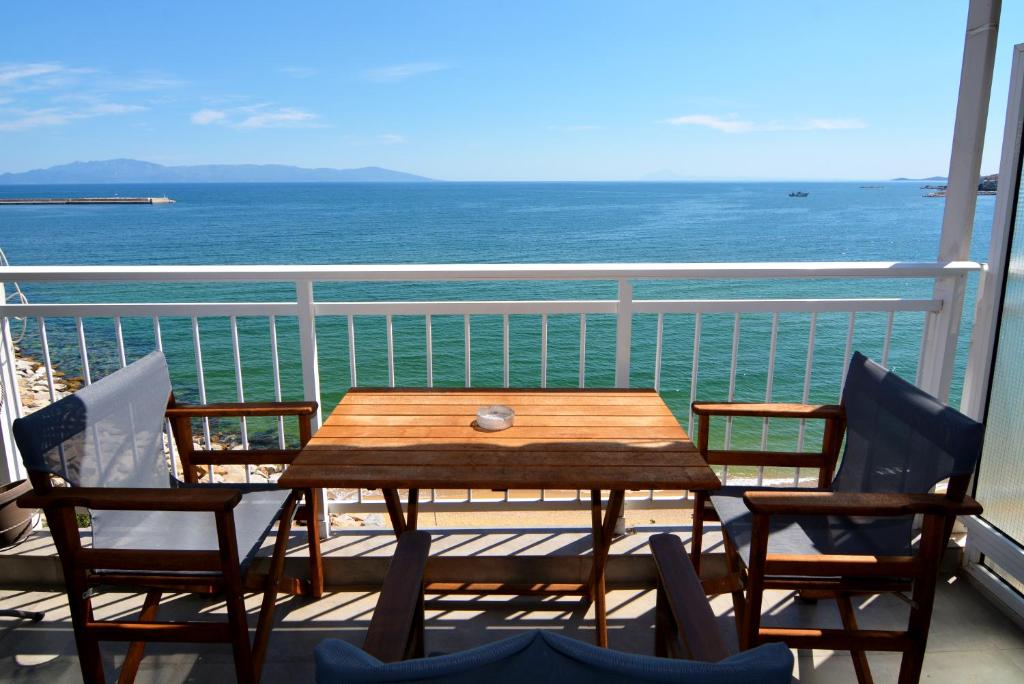 IRON Seaview Apartment
