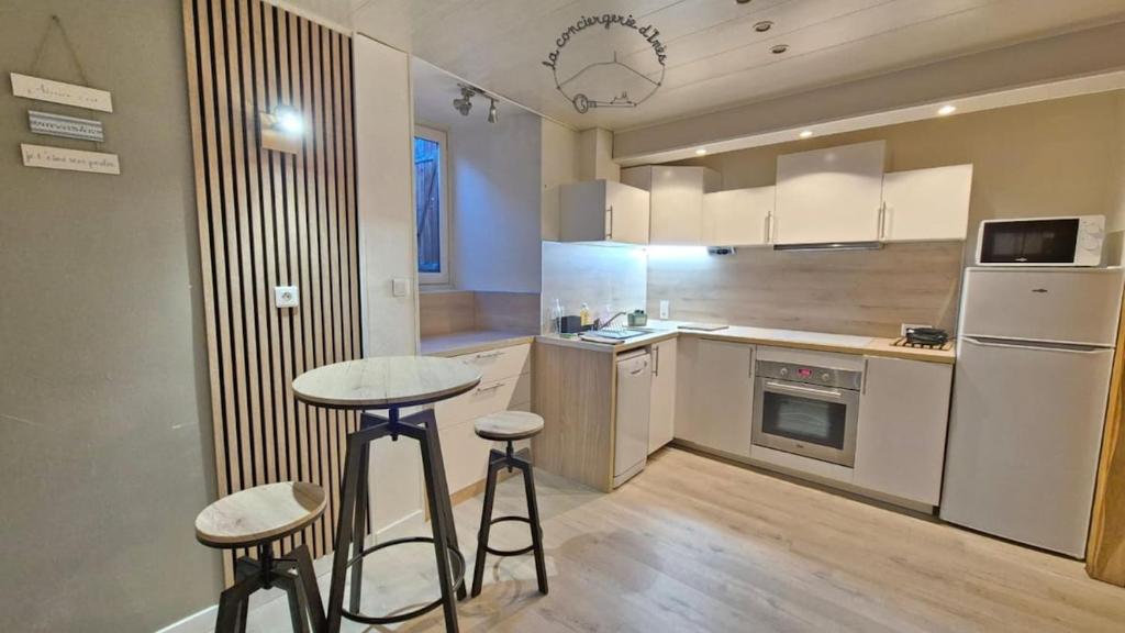 Køkken eller tekøkken på Le Pierre #Quartier Historique#Calme