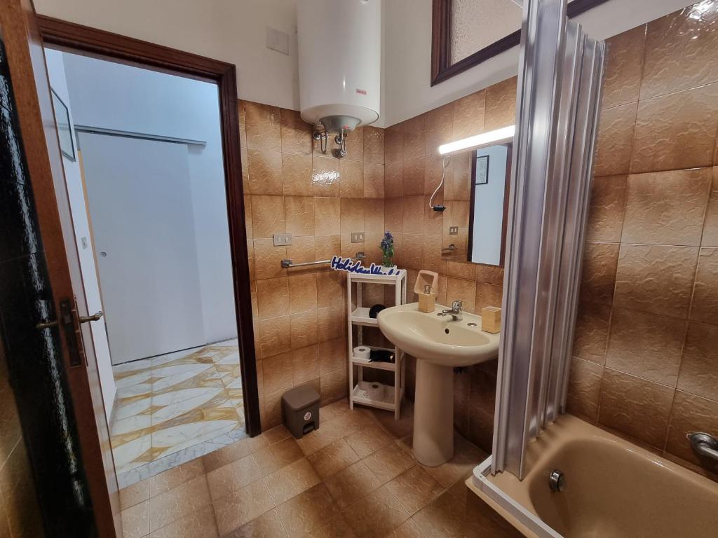 Koupelna v ubytování Borgo Di Taormina Apartments by Holiday World