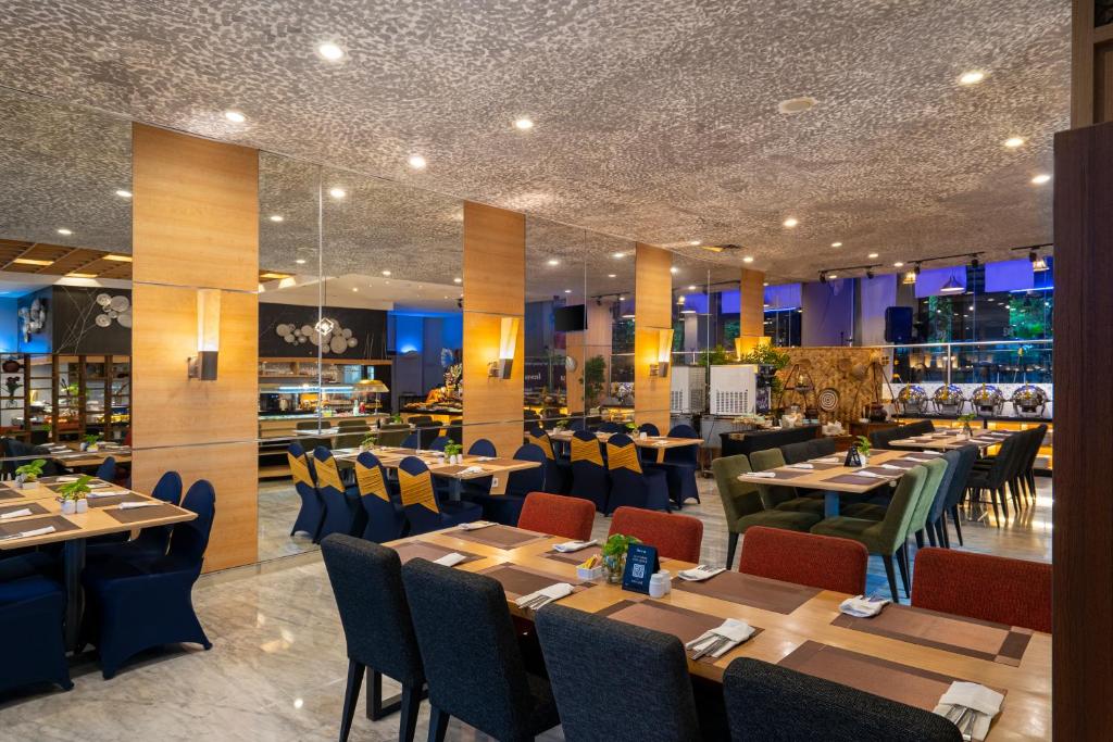 Restoran või mõni muu söögikoht majutusasutuses BATIQA Hotel & Apartments Karawang