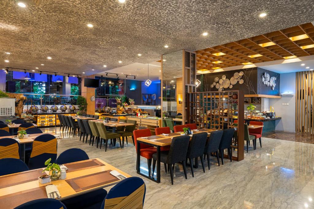 Restoran või mõni muu söögikoht majutusasutuses BATIQA Hotel & Apartments Karawang