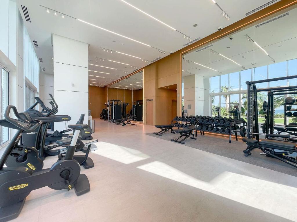 Fitness centrum a/nebo fitness zařízení v ubytování Situated On the Famous JBR With Direct Beach Access
