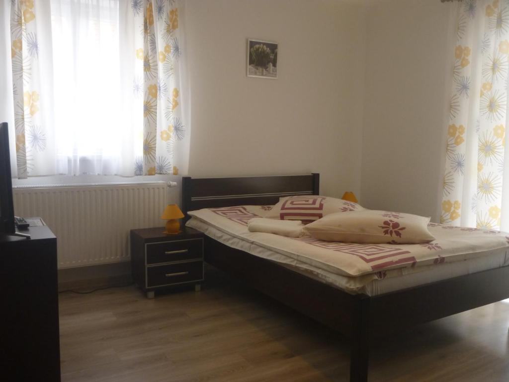 OŚRODEK WYPOCZYNKOWY NAD STAWEM - kameralny wybierany przez Gości ceniących ciszę, smaczne śniadania i komfortowy wypoczynek w bezpośrednim sąsiedztwie parku zdrojowego - 12