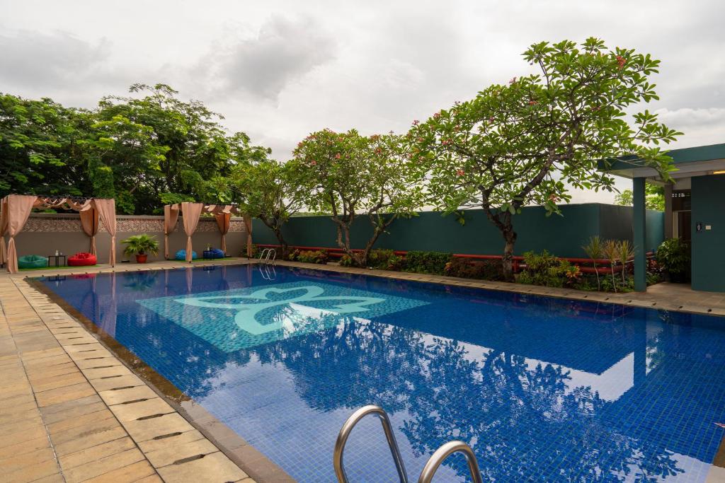 Bassein majutusasutuses BATIQA Hotel & Apartments Karawang või selle lähedal