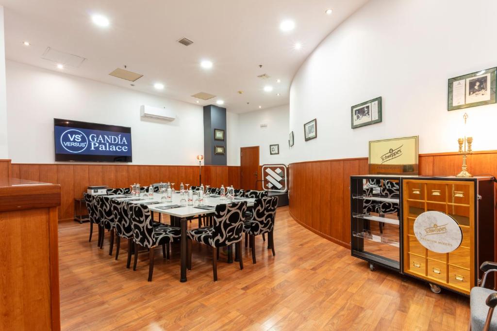 TV a/nebo společenská místnost v ubytování VS Gandía Palace Hotel ****