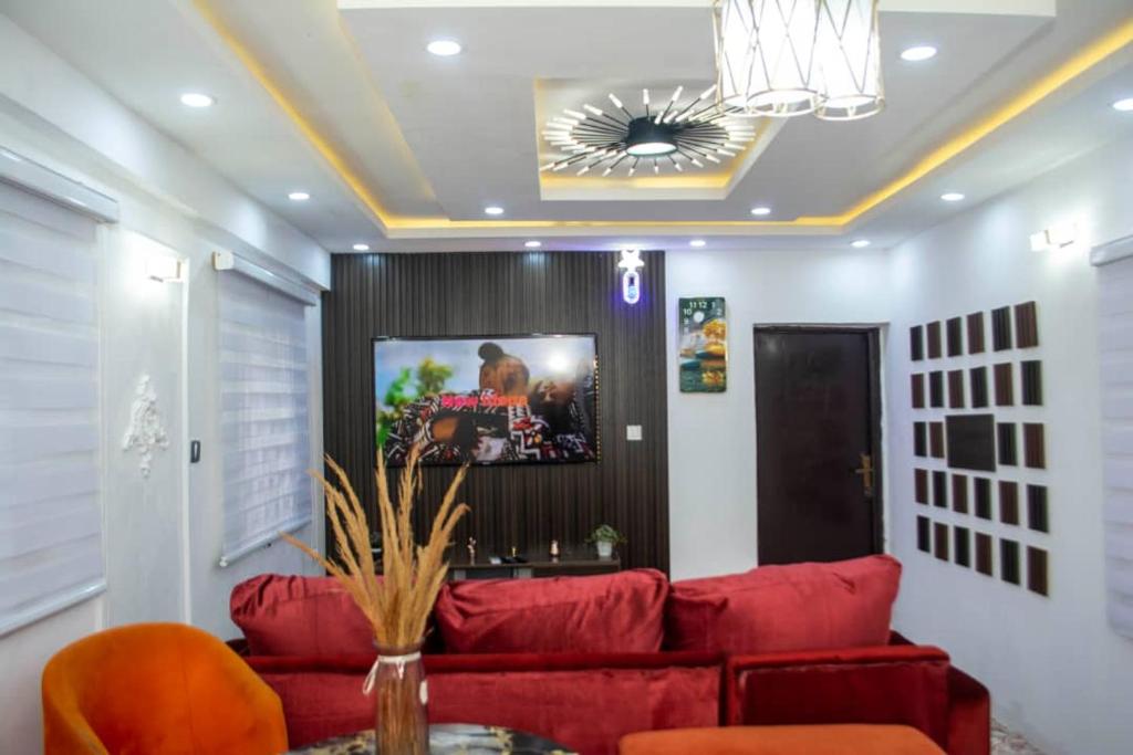Posezení v ubytování Tasteful Ikeja 2bed rooms luxury Apartment On Allen Aveneue ,Ogundana ,3Min to the Airport ,24hours Power