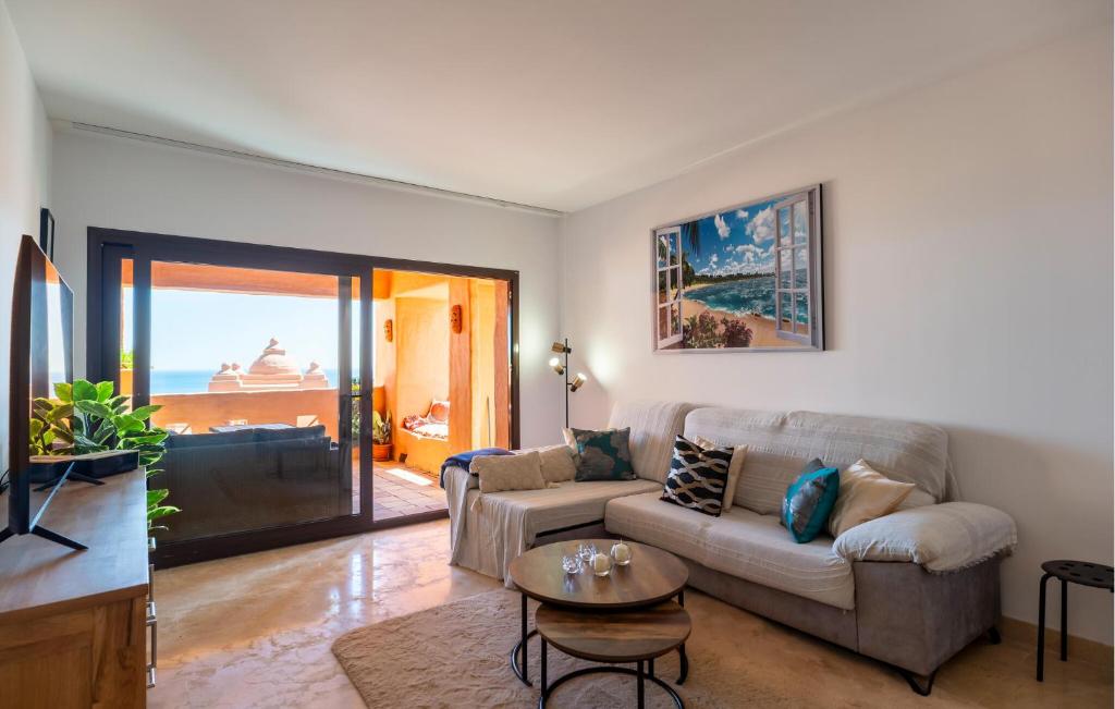 Posezení v ubytování Nice Apartment In Manilva With Wifi