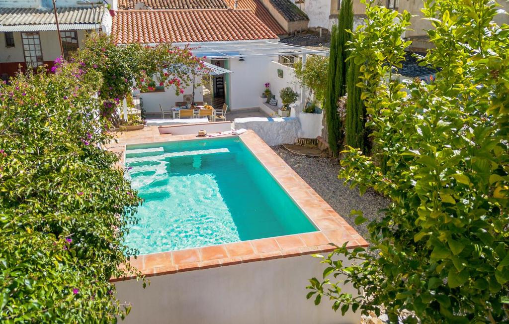 an overhead view of a swimming pool in a yard at Casa De Las Bovedas in Rosal de la Frontera