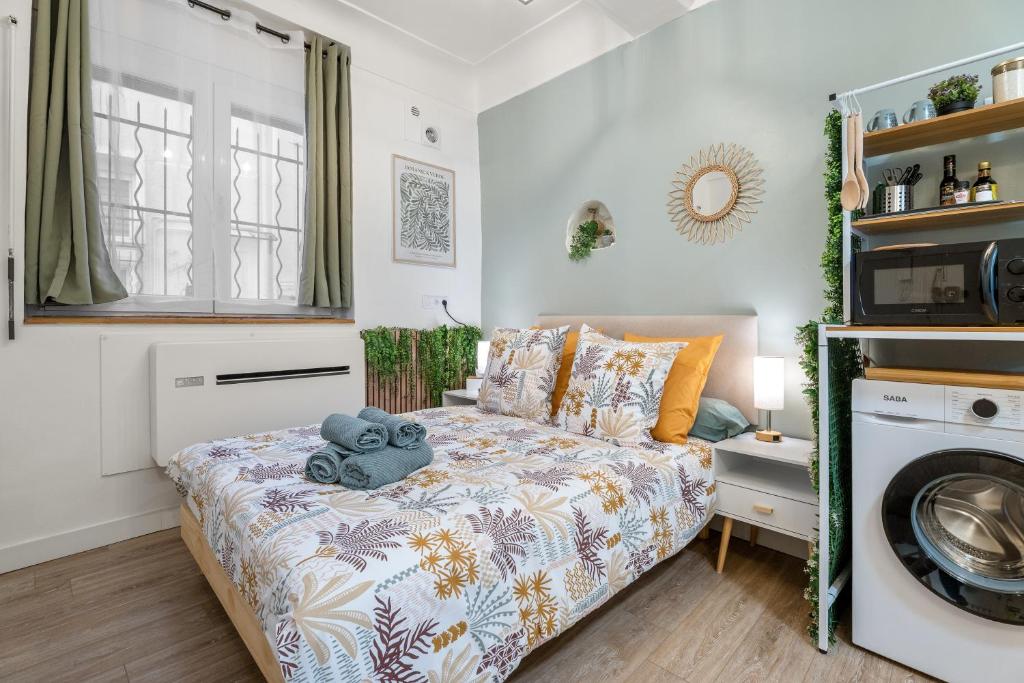 a bedroom with a bed and a washing machine at Nice Renting - GUILLAUMONT - Cozy Studio Beach Picasso Museum Local Market in Antibes