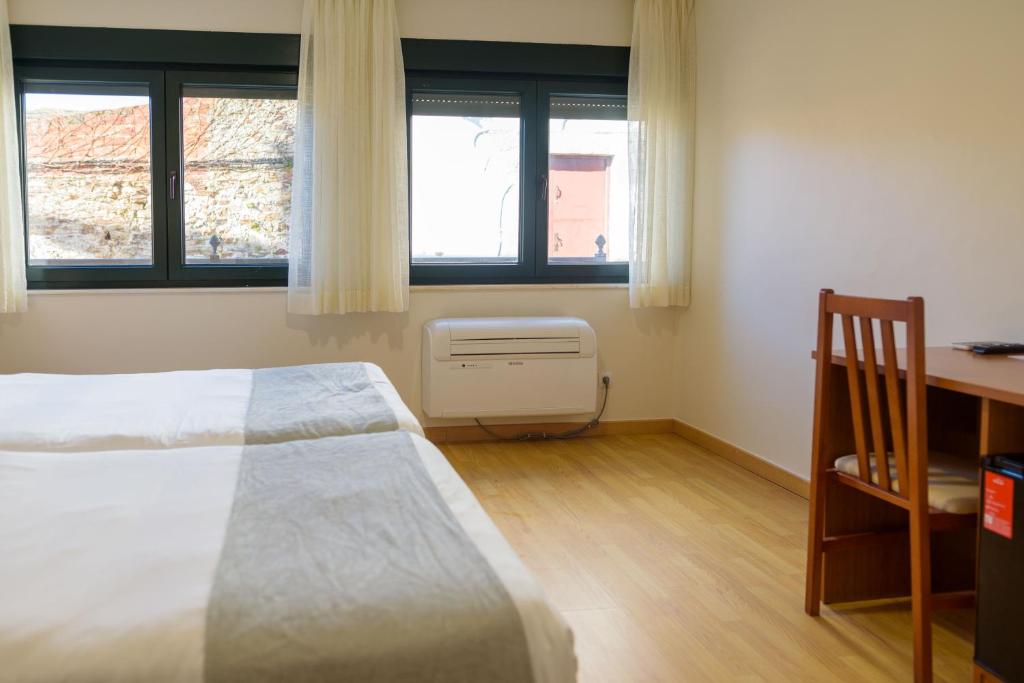 Posteľ alebo postele v izbe v ubytovaní Hotel Alda Fogar do Mariñeiro