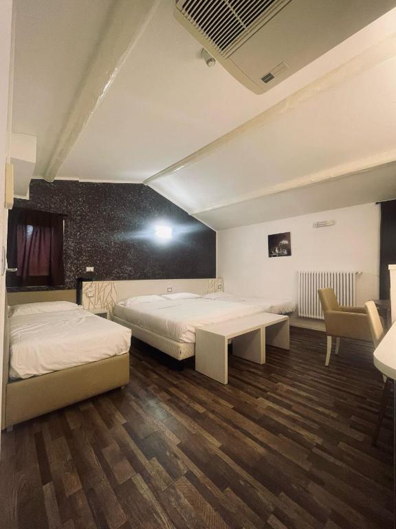 Hotel Holiday- Alla Finestrella - Resim 17