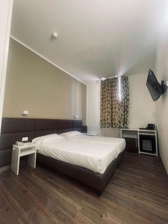 Hotel Holiday- Alla Finestrella - Resim 26