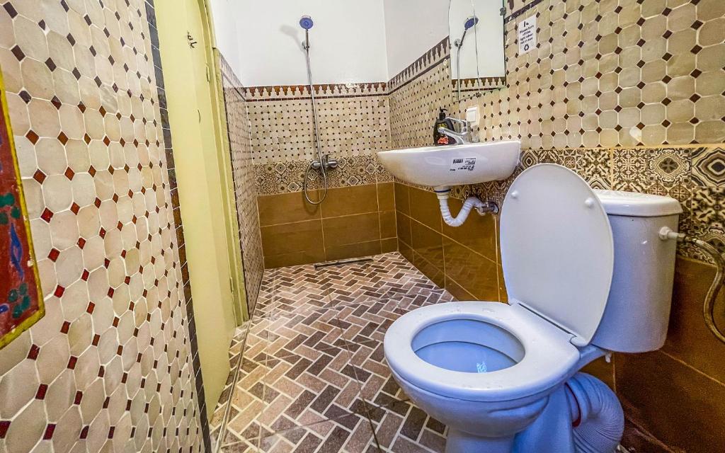 Un baño de Tangiers Hostel