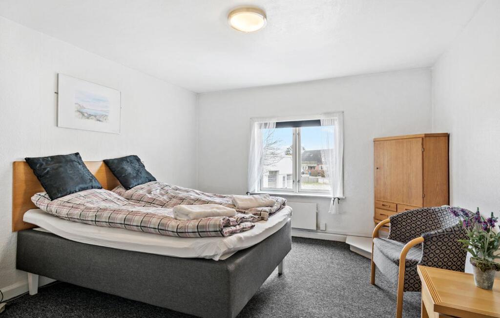 Postel nebo postele na pokoji v ubytování Knudstrup Kro & Hotel