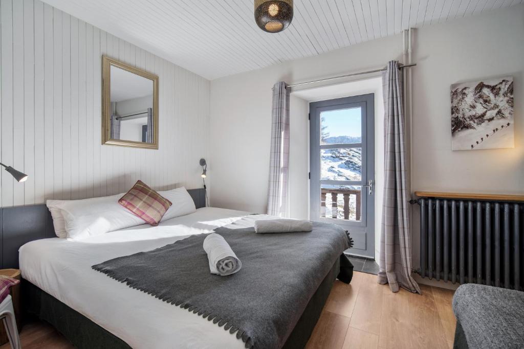 CHALET AUBERGE - Les Mélèzes - Triple Room With Mountain View