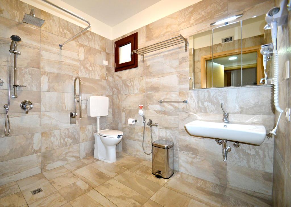 Kúpeľňa v ubytovaní Royal Sea House