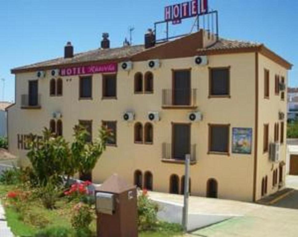 un grande edificio con un cartello sopra di Hotel Riavela ad Ayamonte