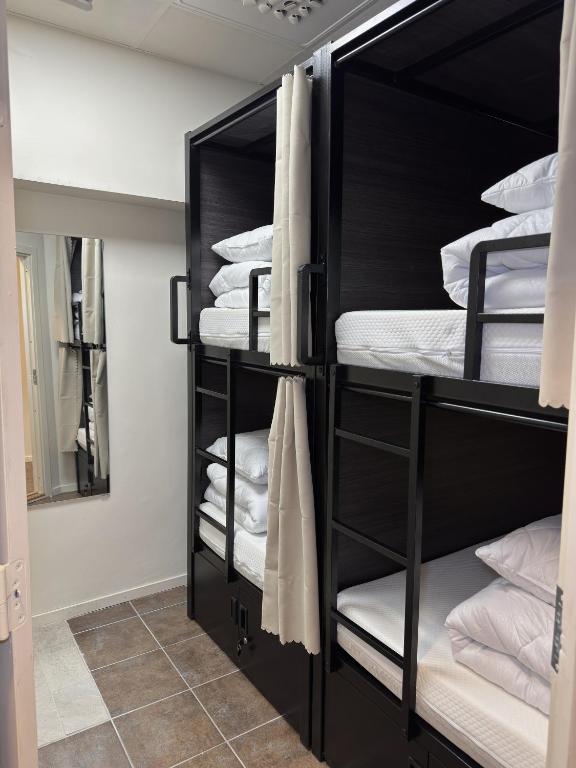 Nomad City - Private Quadruple Capsule Room