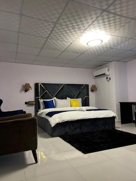 Postel nebo postele na pokoji v ubytování Glandov Suites