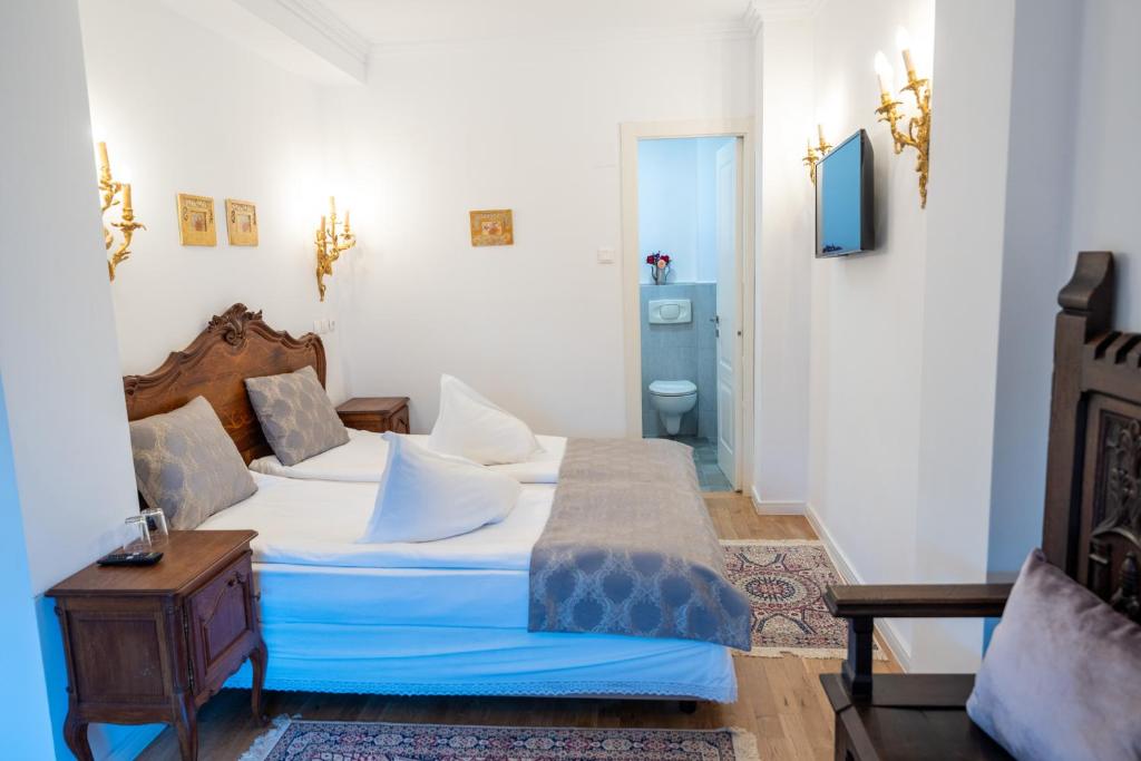 Guest room at Casa Din Bran - Inn Cuisine