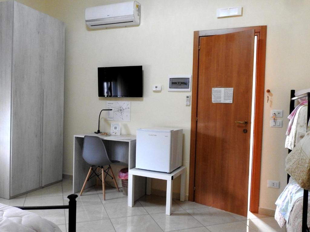 TV a/nebo společenská místnost v ubytování Il cappello sulle 23! Camere in affitto breve