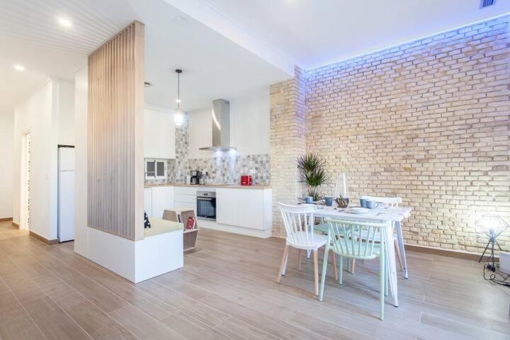 new apartment 4 pax front central station wifi