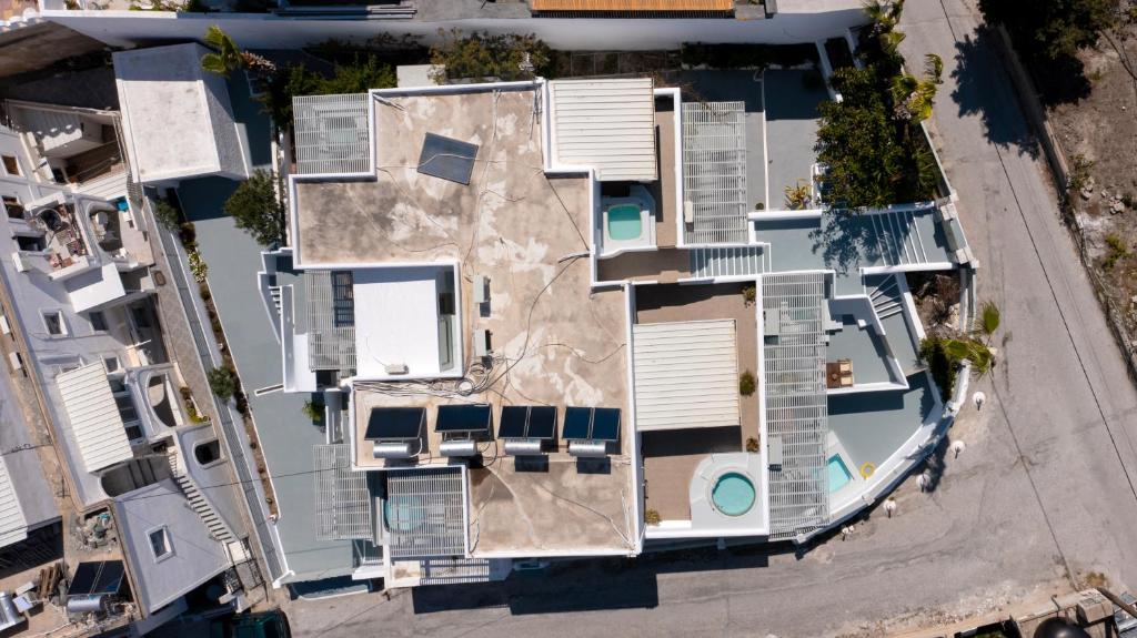 Aerenia Luxury Suites - 14