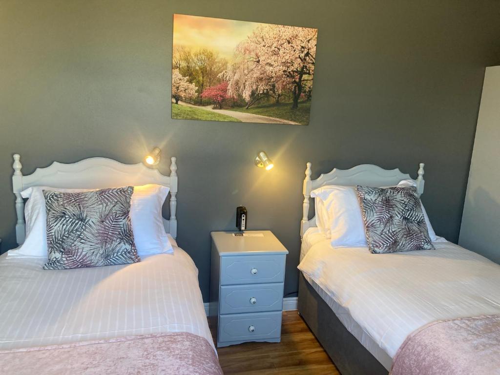 Postel nebo postele na pokoji v ubytování Steeple View B&B Guesthouse Donegal - Newly renovated in 2023