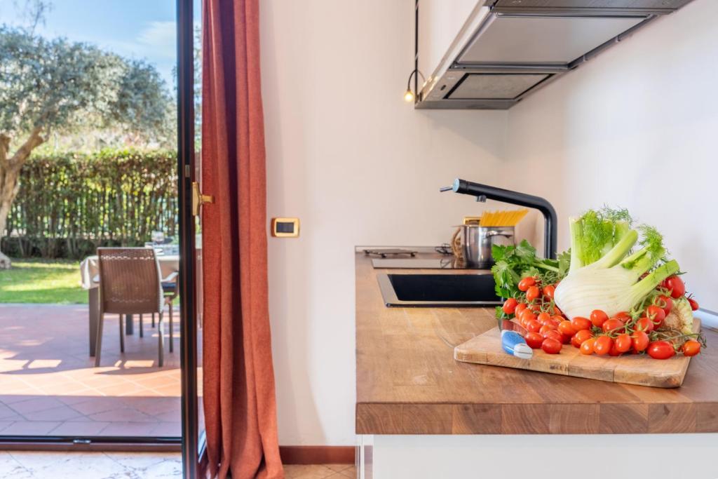 A kitchen or kitchenette at Etna, mare e verde