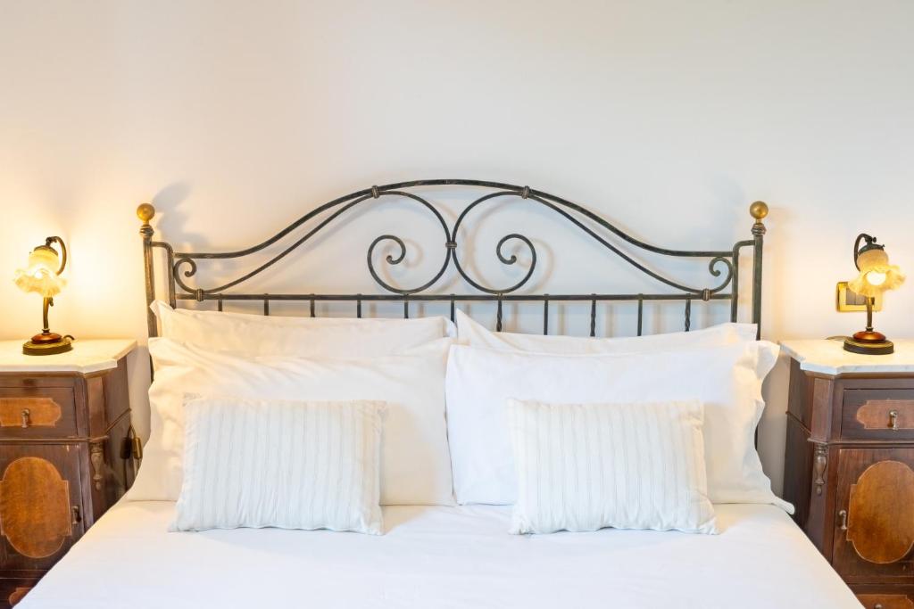 A bed or beds in a room at Etna, mare e verde