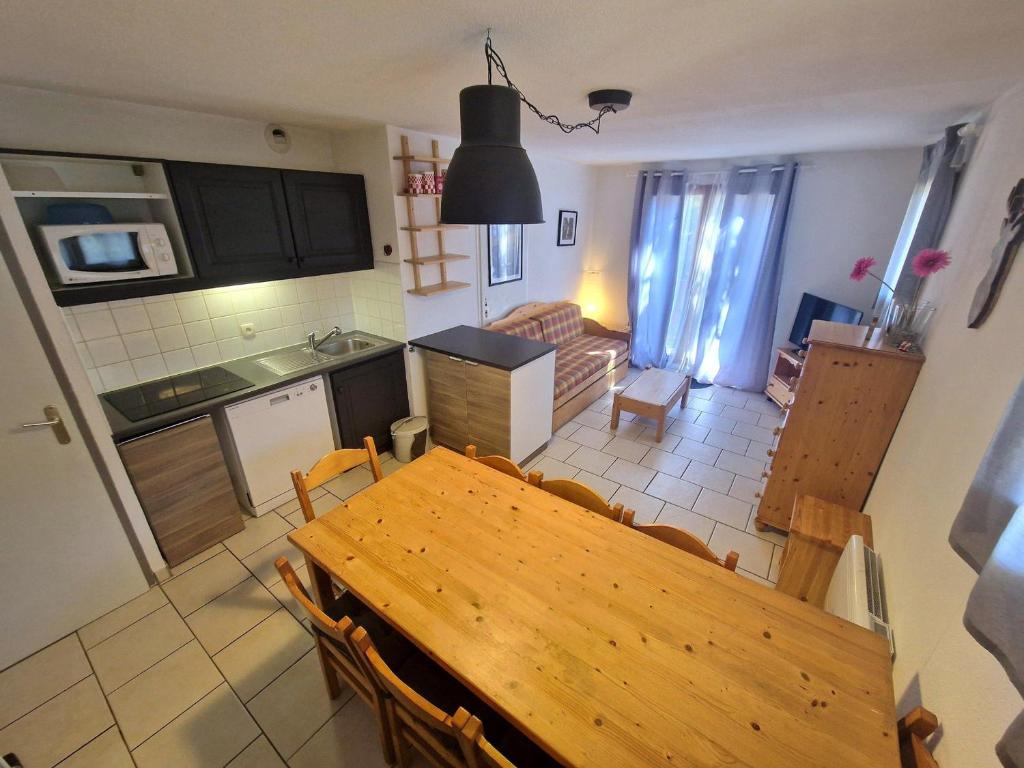 Photo de la galerie de l'établissement Bel apt 8 pers, 3 chambres, balcon, proche pistes - FR-1-265-336, à Modane