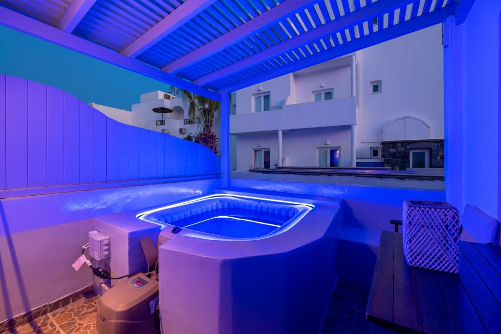 Aerenia Luxury Suites - 2