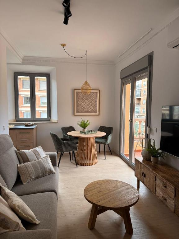 Life Apartments Alameda Colón