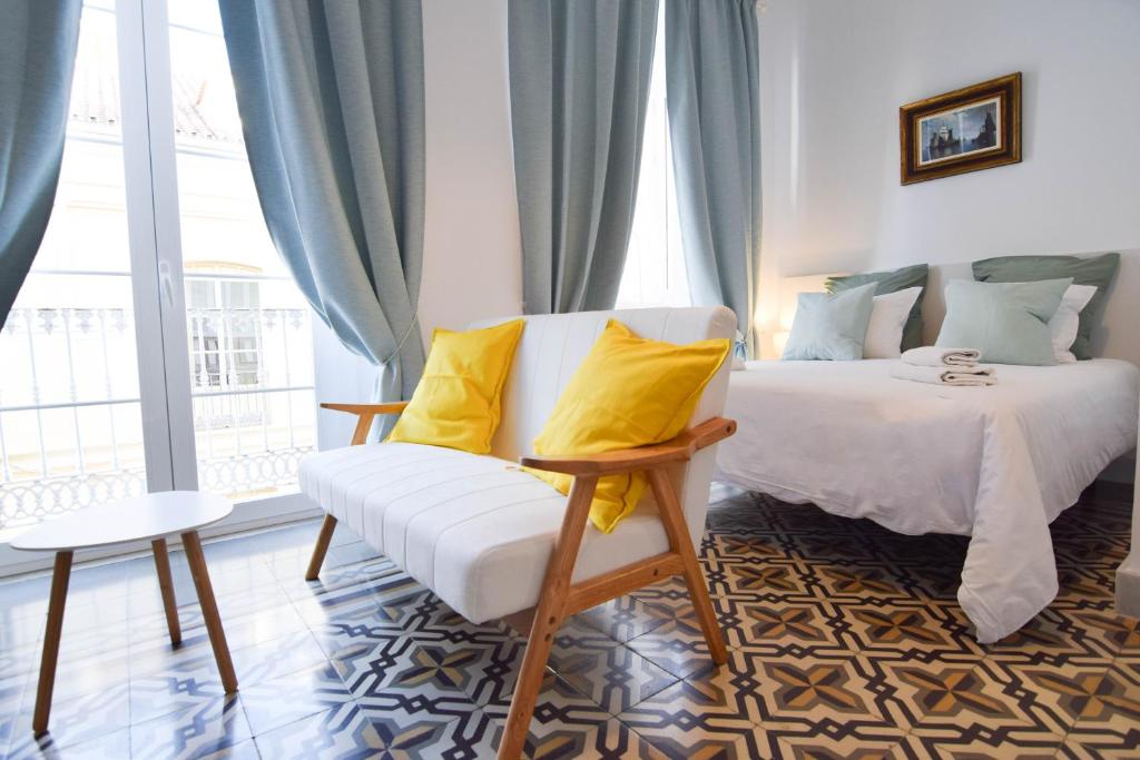 Posteľ alebo postele v izbe v ubytovaní Letmalaga Soho Apartments