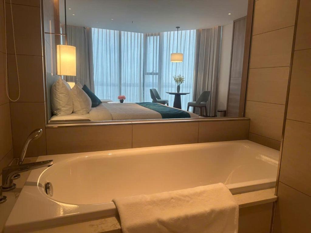 Koupelna v ubytování A La Carte Ha Long Bay - Sea View Apartment
