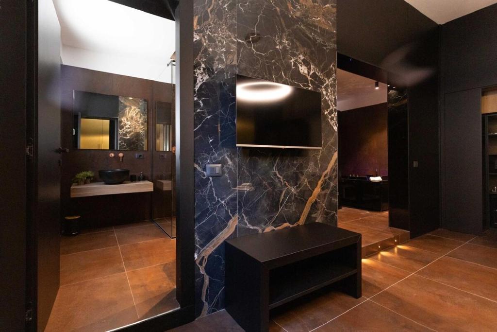 Koupelna v ubytování Black Room Suite and SPA