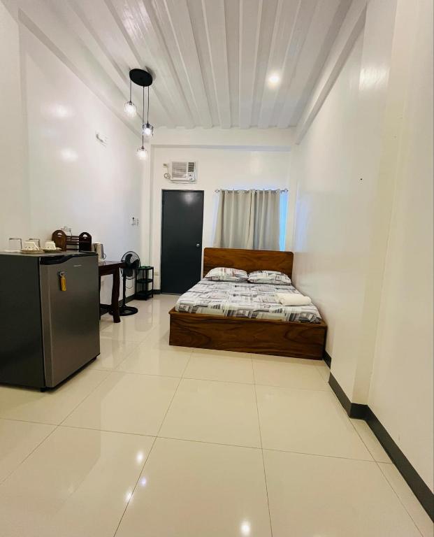Uma cama ou camas num quarto em FN Lodge - town proper