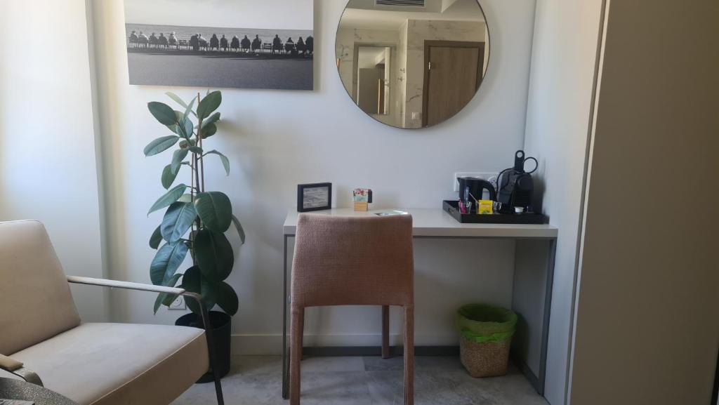 Le Petit Trianon et le Charme des Suites - Resim 23