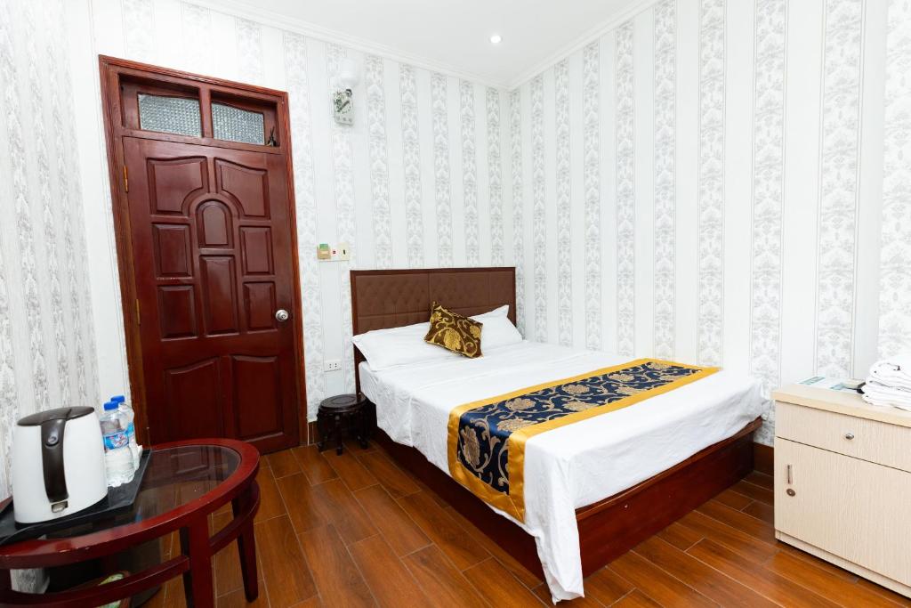 Postel nebo postele na pokoji v ubytování Nhà nghỉ Đức Trọng