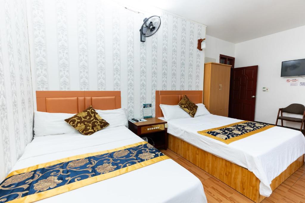 Postel nebo postele na pokoji v ubytování Nhà nghỉ Đức Trọng